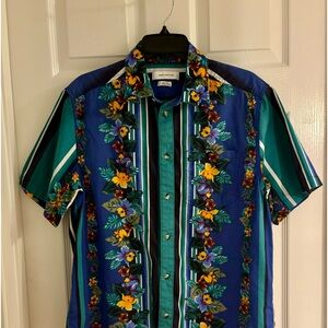 Urban outfitters, size medium, short sleeve Hawaiian print shirt